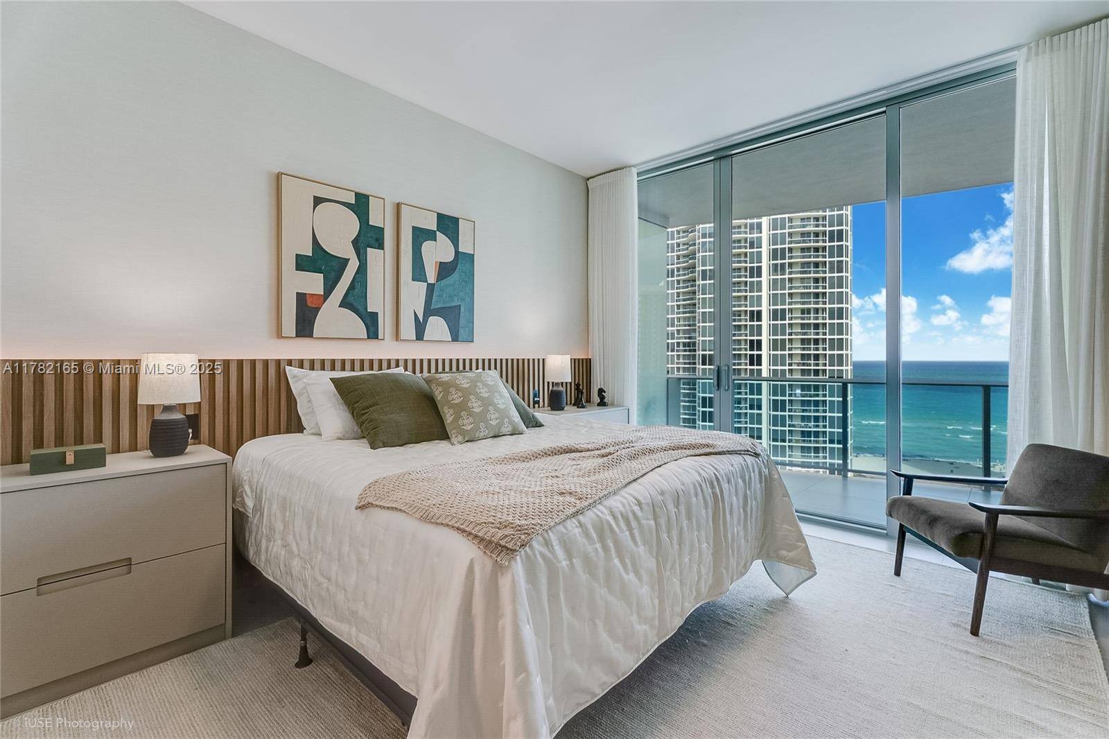 Sunny Isles Beach, FL 33160,17550 Collins Ave #1404