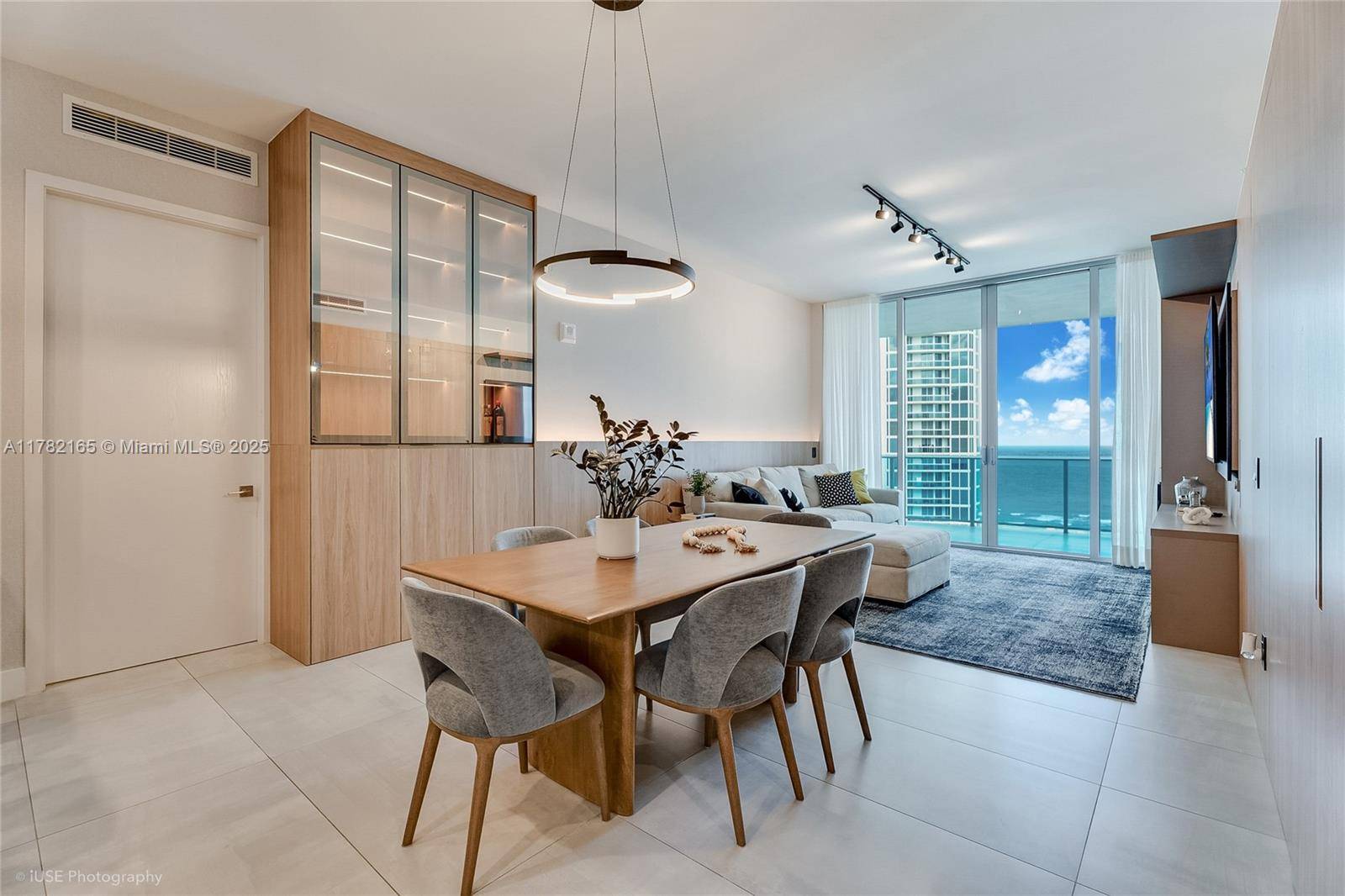 Sunny Isles Beach, FL 33160,17550 Collins Ave #1404