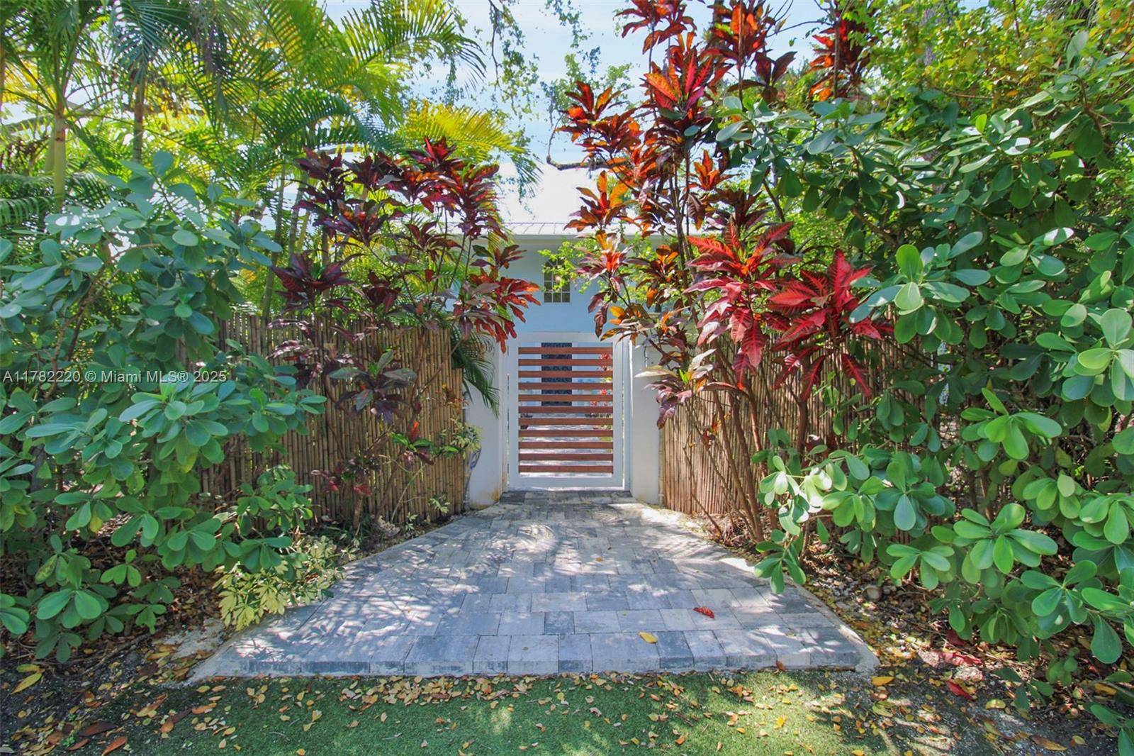 Pinecrest, FL 33156,6900 SW 104th St