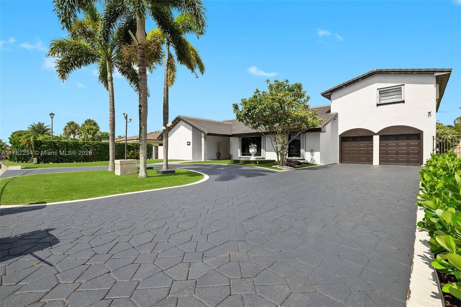 Hialeah, FL 33015,19510 W OAKMONT DR