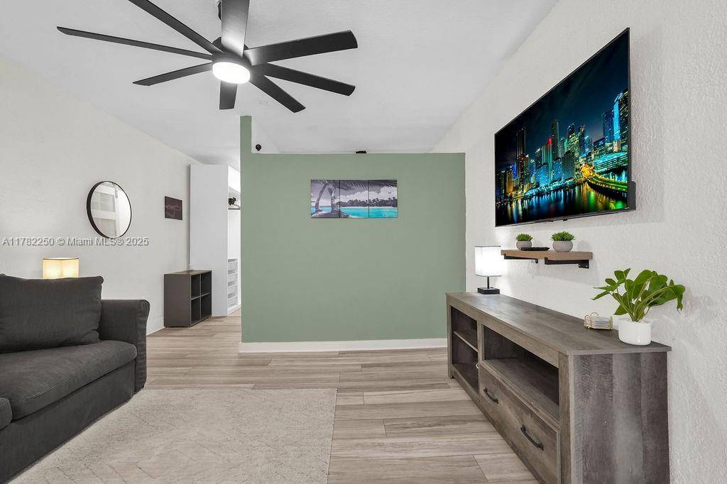 Miami Beach, FL 33139,835 Meridian Ave #11