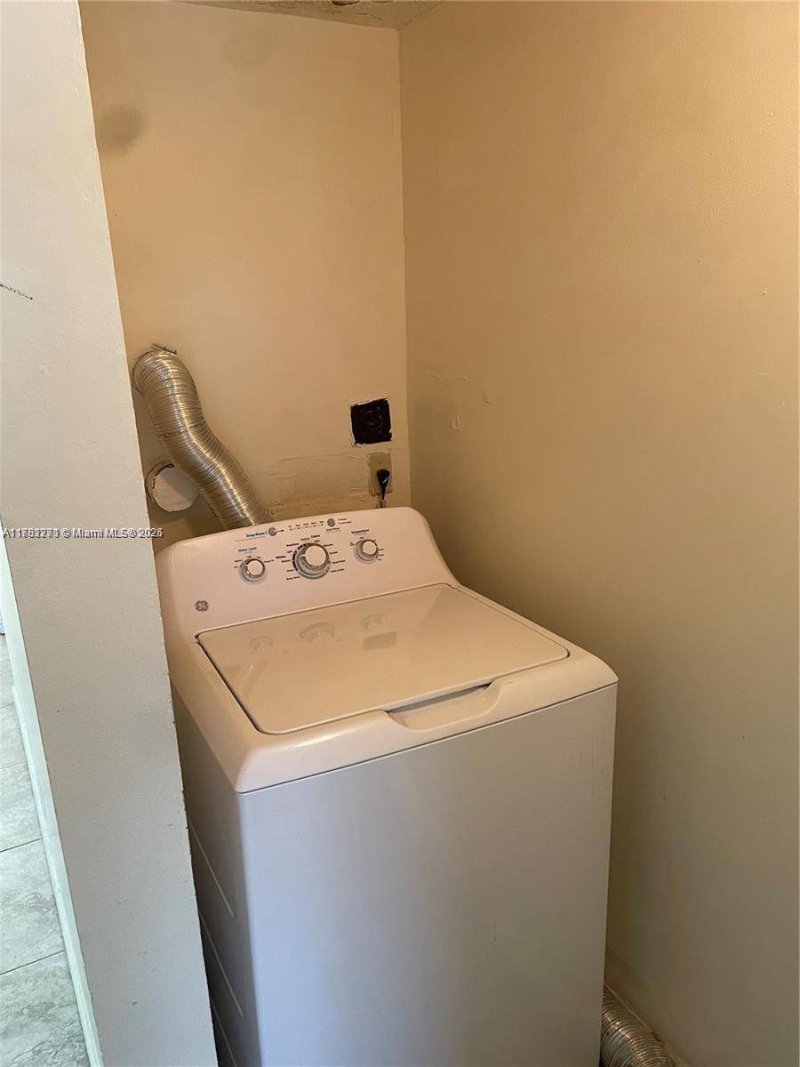 Miramar, FL 33025,3252 Foxcroft Rd #206