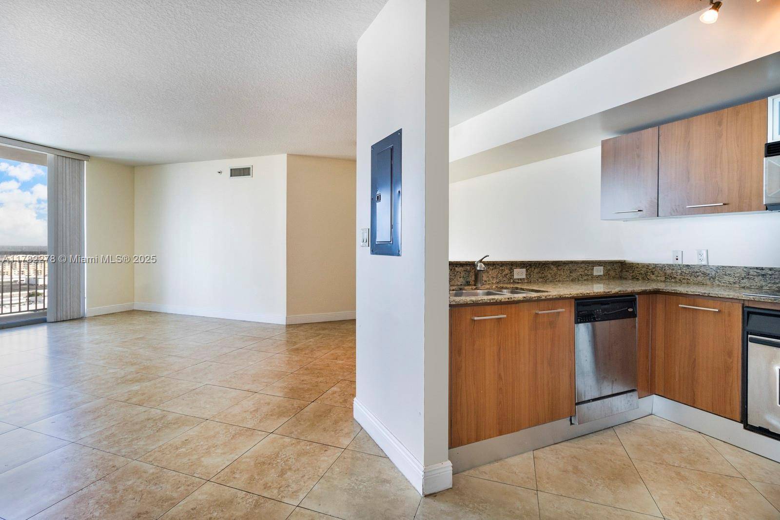 Miami, FL 33156,9055 SW 73 CT #1807
