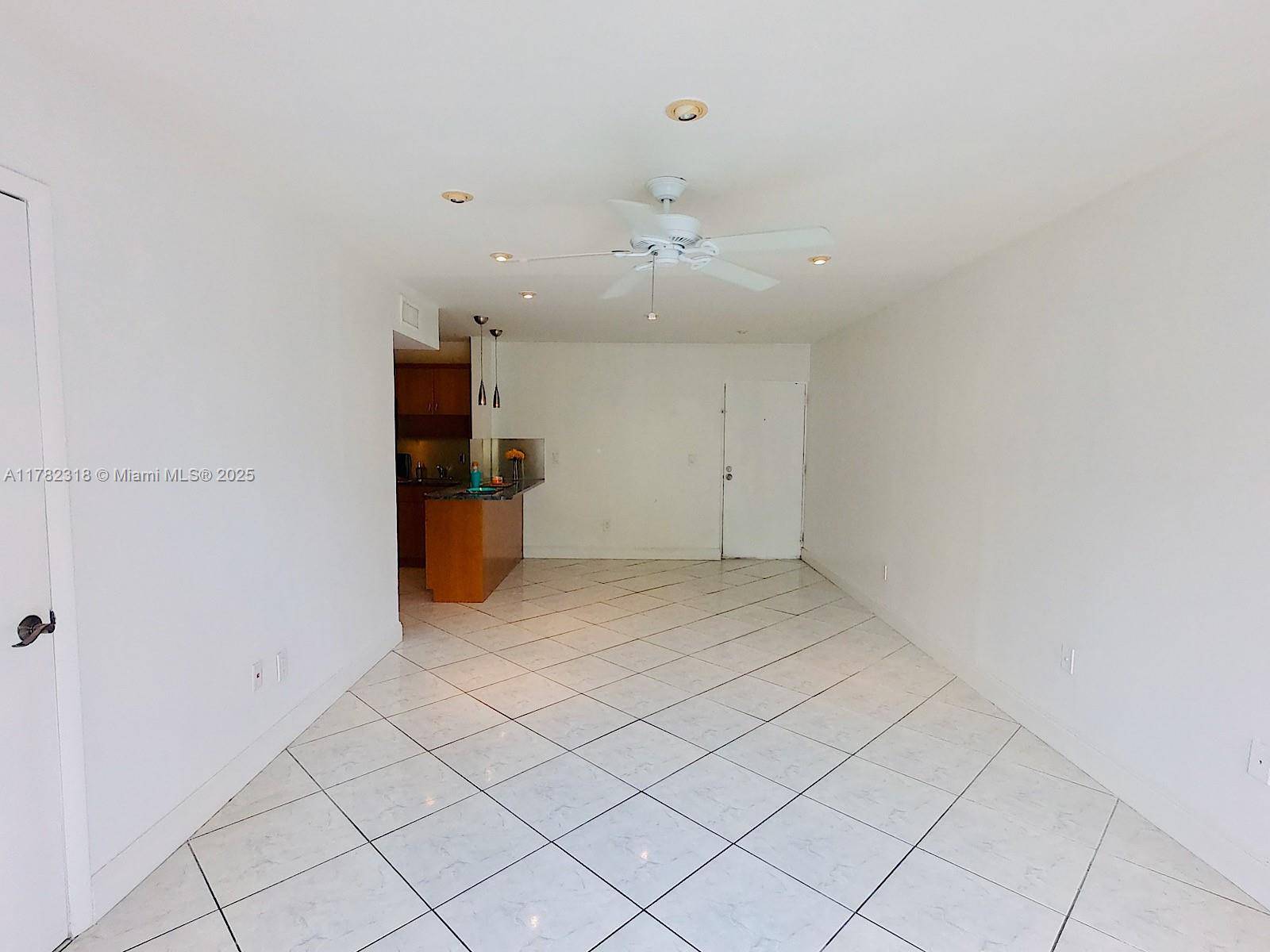 North Miami Beach, FL 33160,3642 NE 171st St #208
