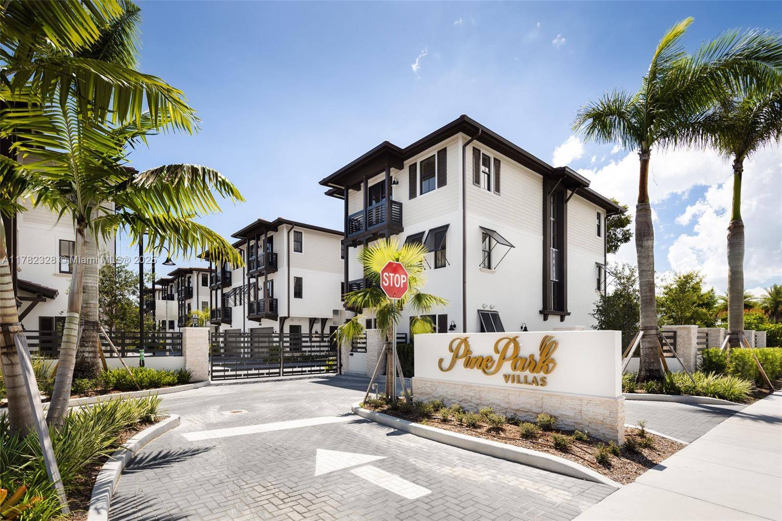 Pinecrest, FL 33156,7498 SW 100th Street #8