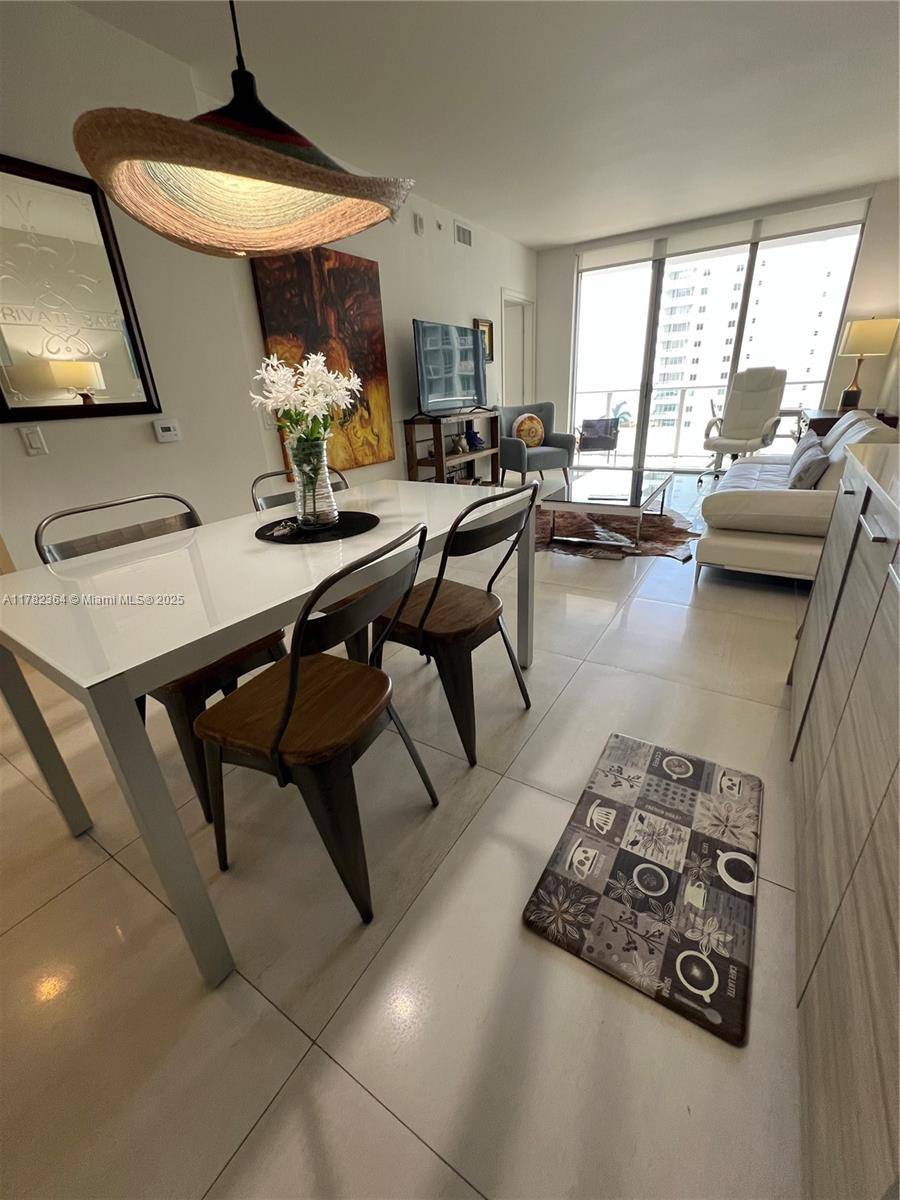 Miami, FL 33131,1300 Brickell Bay Dr #807