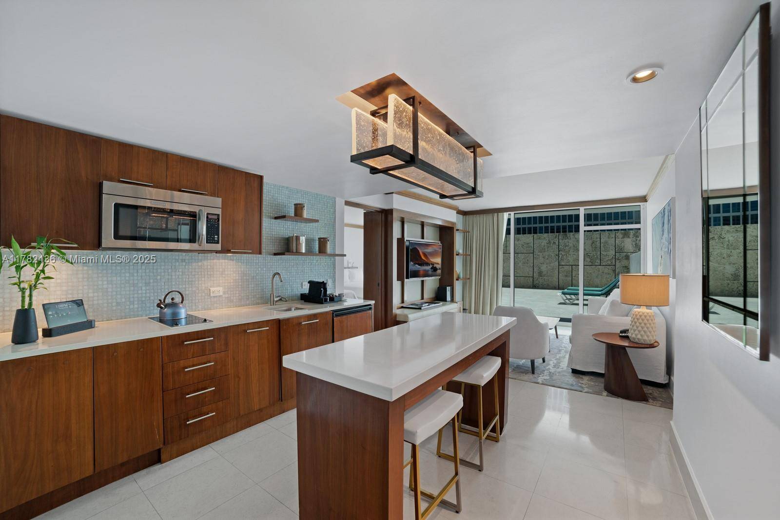 Miami Beach, FL 33141,6801 Collins Ave #604