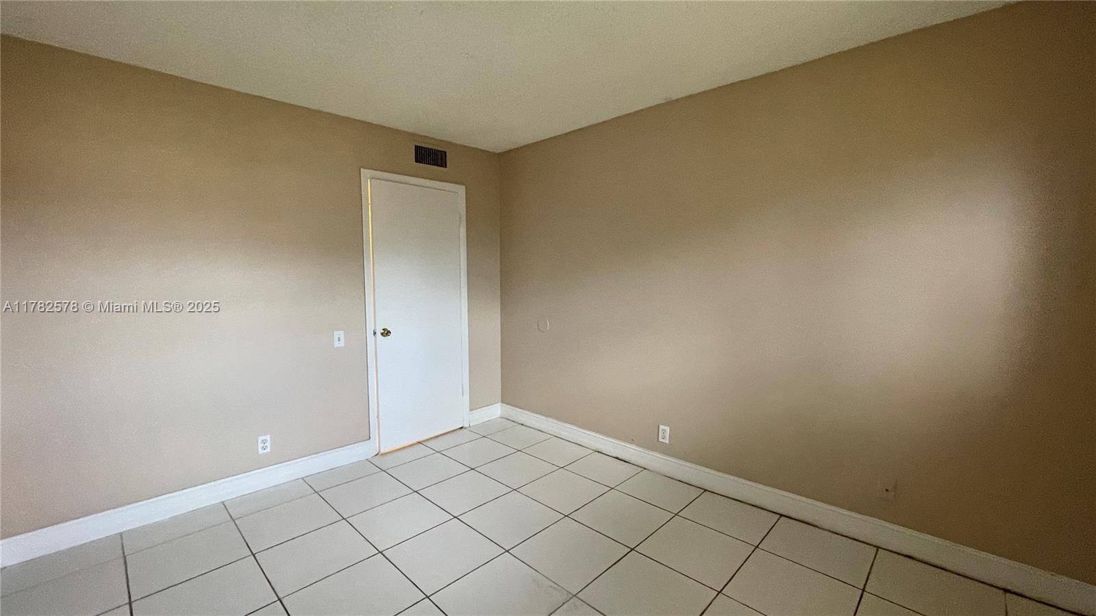 Tamarac, FL 33319,4523 Treehouse Ln #G