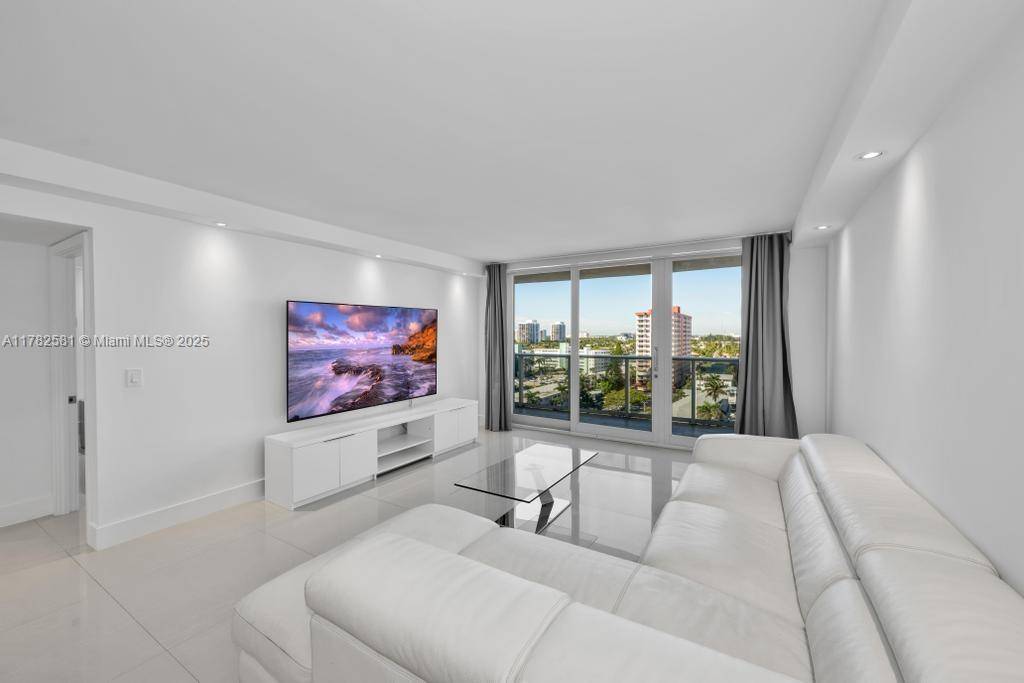 Hallandale Beach, FL 33009,3140 S Ocean Dr #1011