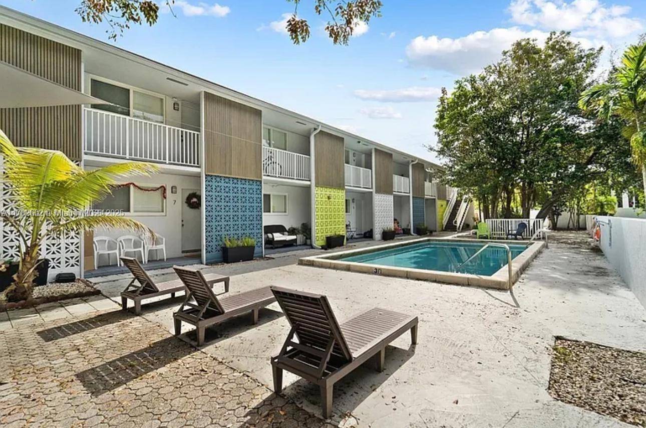 Pinecrest, FL 33156,6805 SW 88th St #15