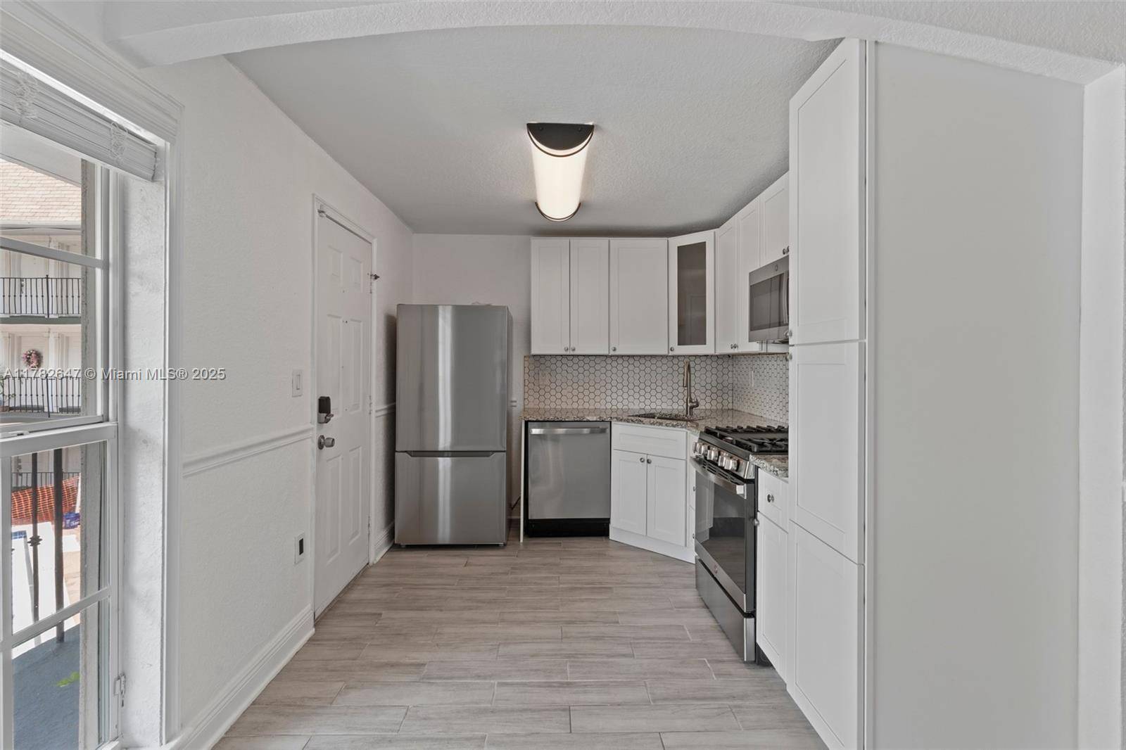 Miami, FL 33133,3245 Virginia St #31