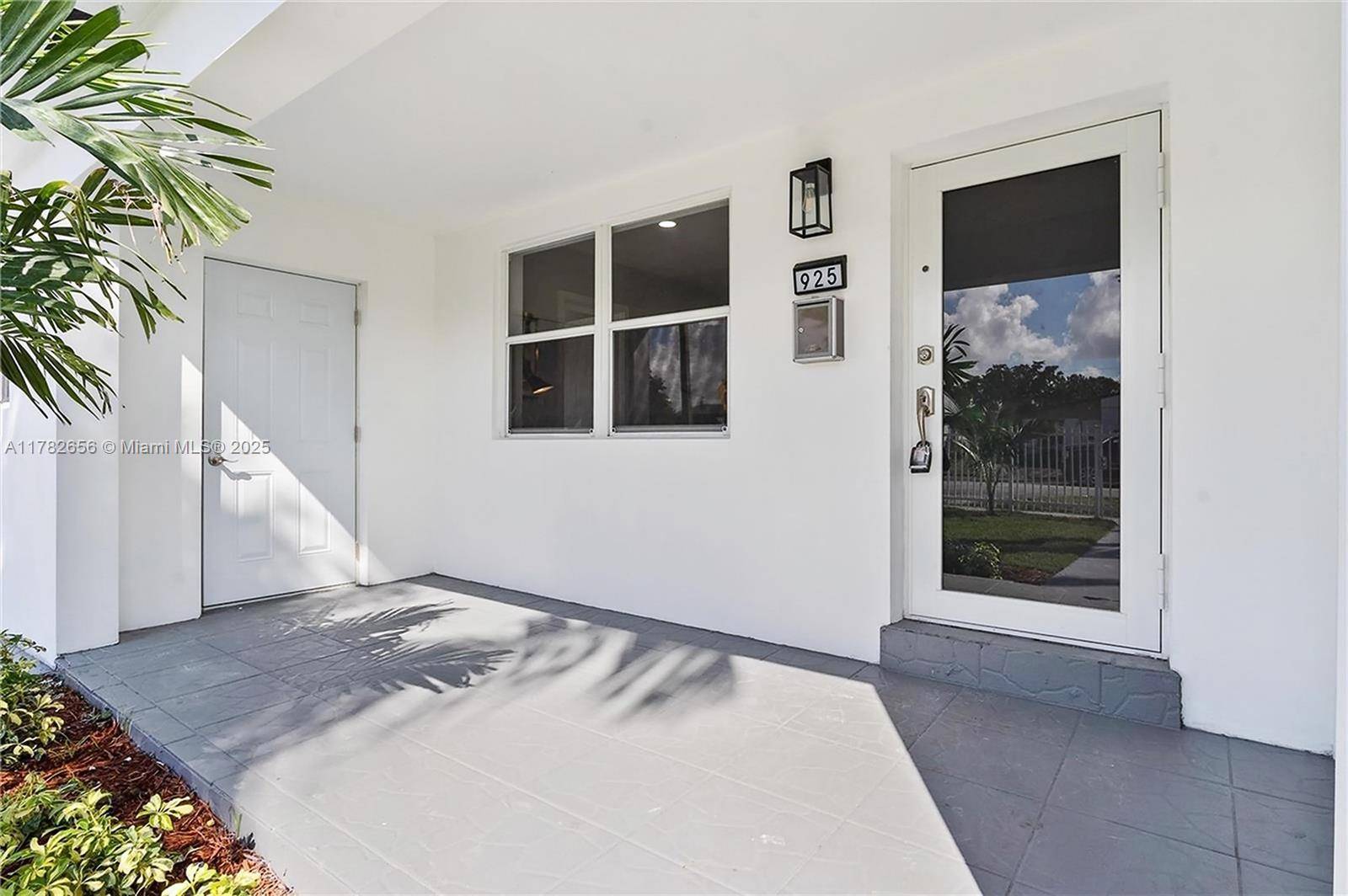 Miami, FL 33150,925 NW 84th St