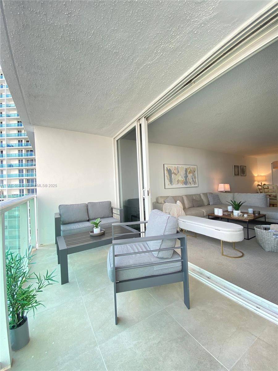 Sunny Isles Beach, FL 33160,100 Bayview Dr #906