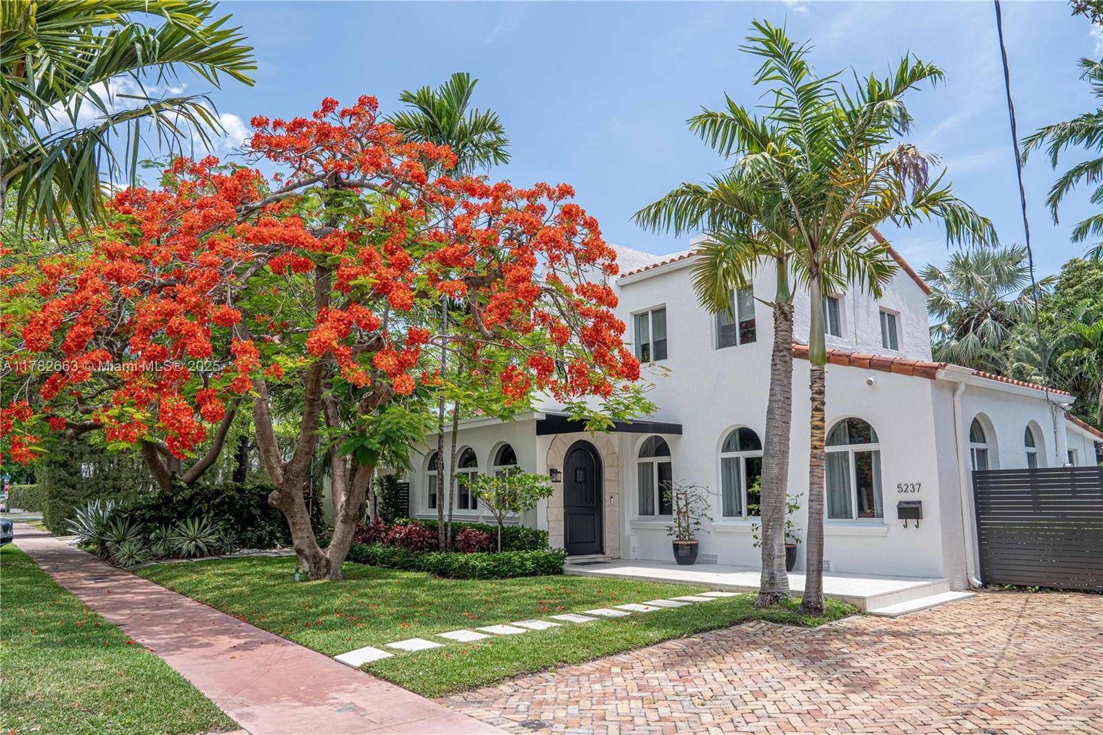 Miami Beach, FL 33140,5237 La Gorce Dr