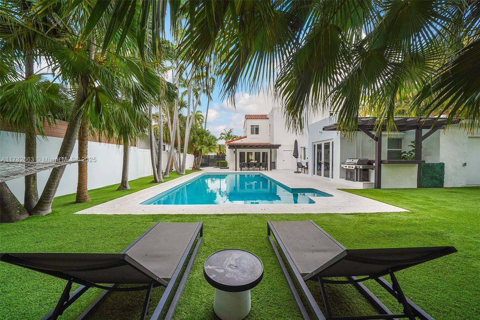 Miami Beach, FL 33140,5237 La Gorce Dr