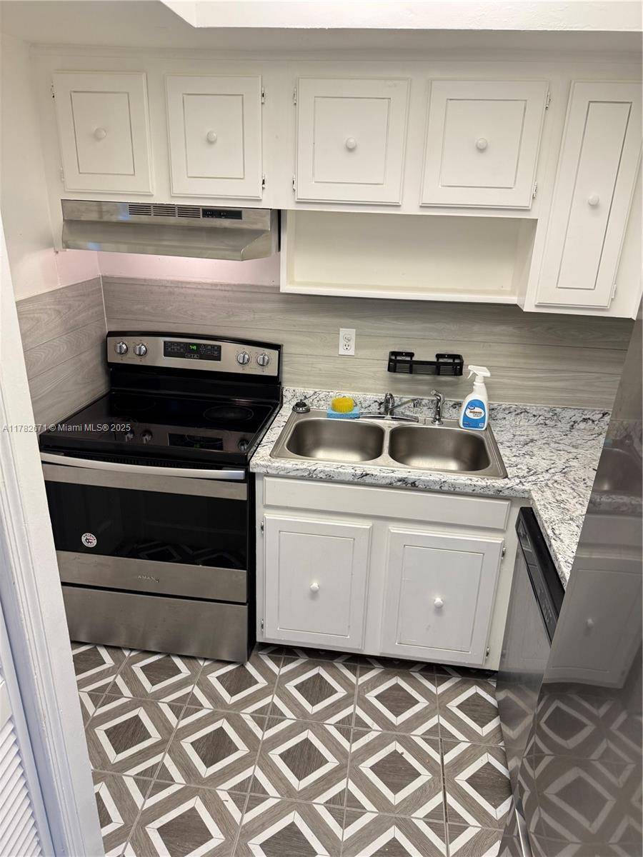 Fort Lauderdale, FL 33316,1535 SE 15th St #202