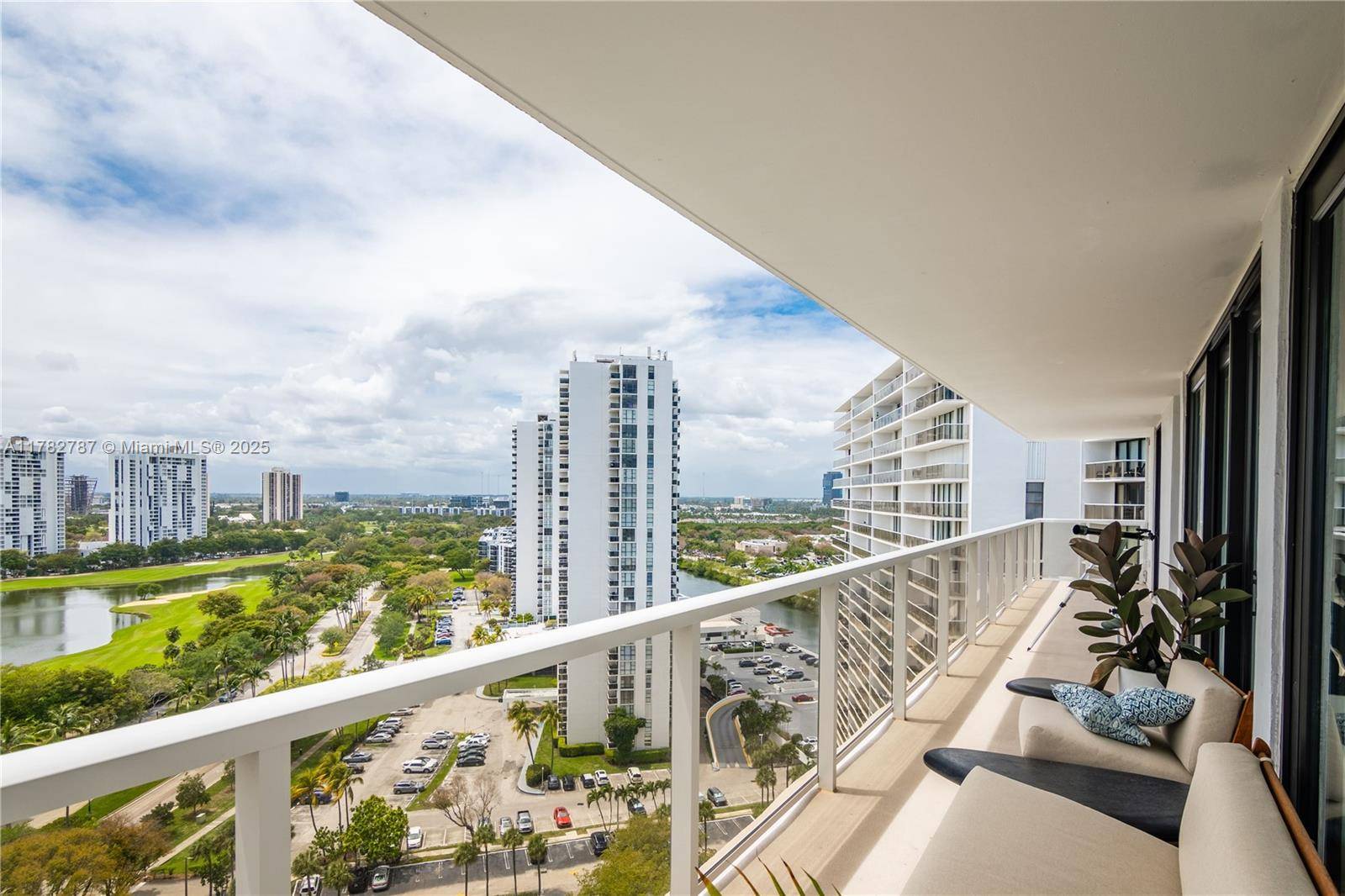 Aventura, FL 33180,3731 N Country Club Dr #1927