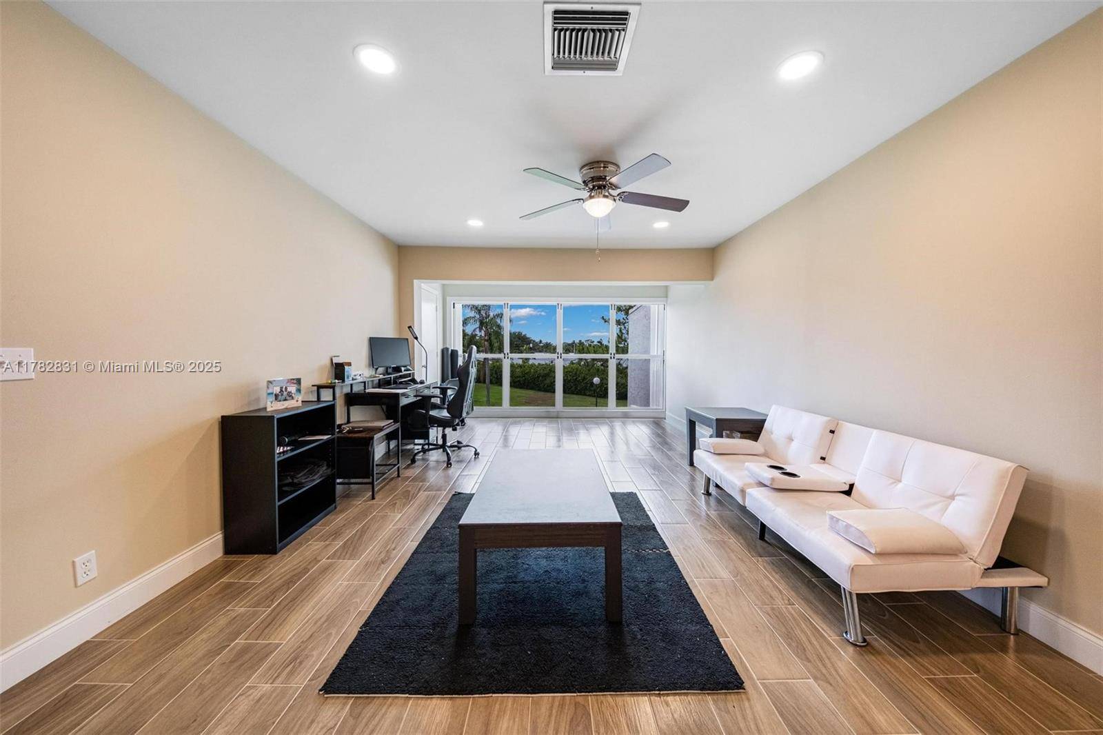 Delray Beach, FL 33445,2721 SW 13th St #201