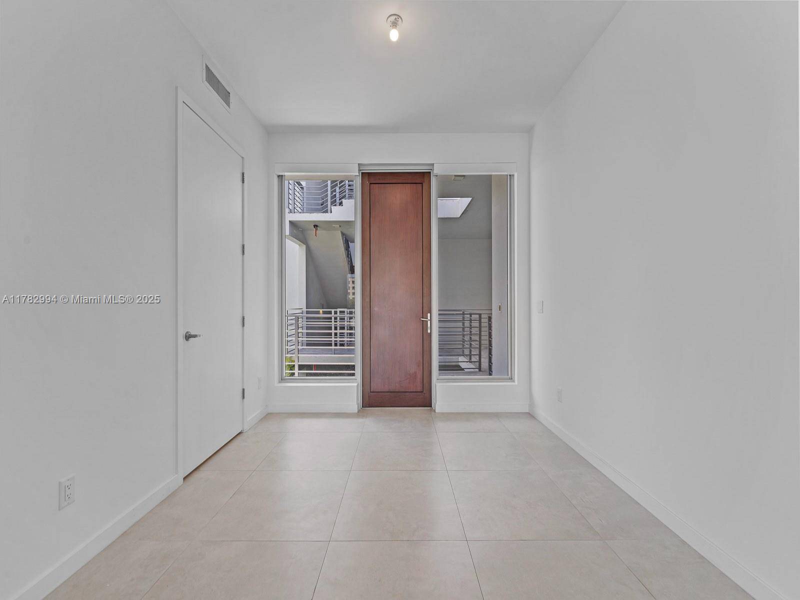 Miami, FL 33129,529 SW 11th St #303