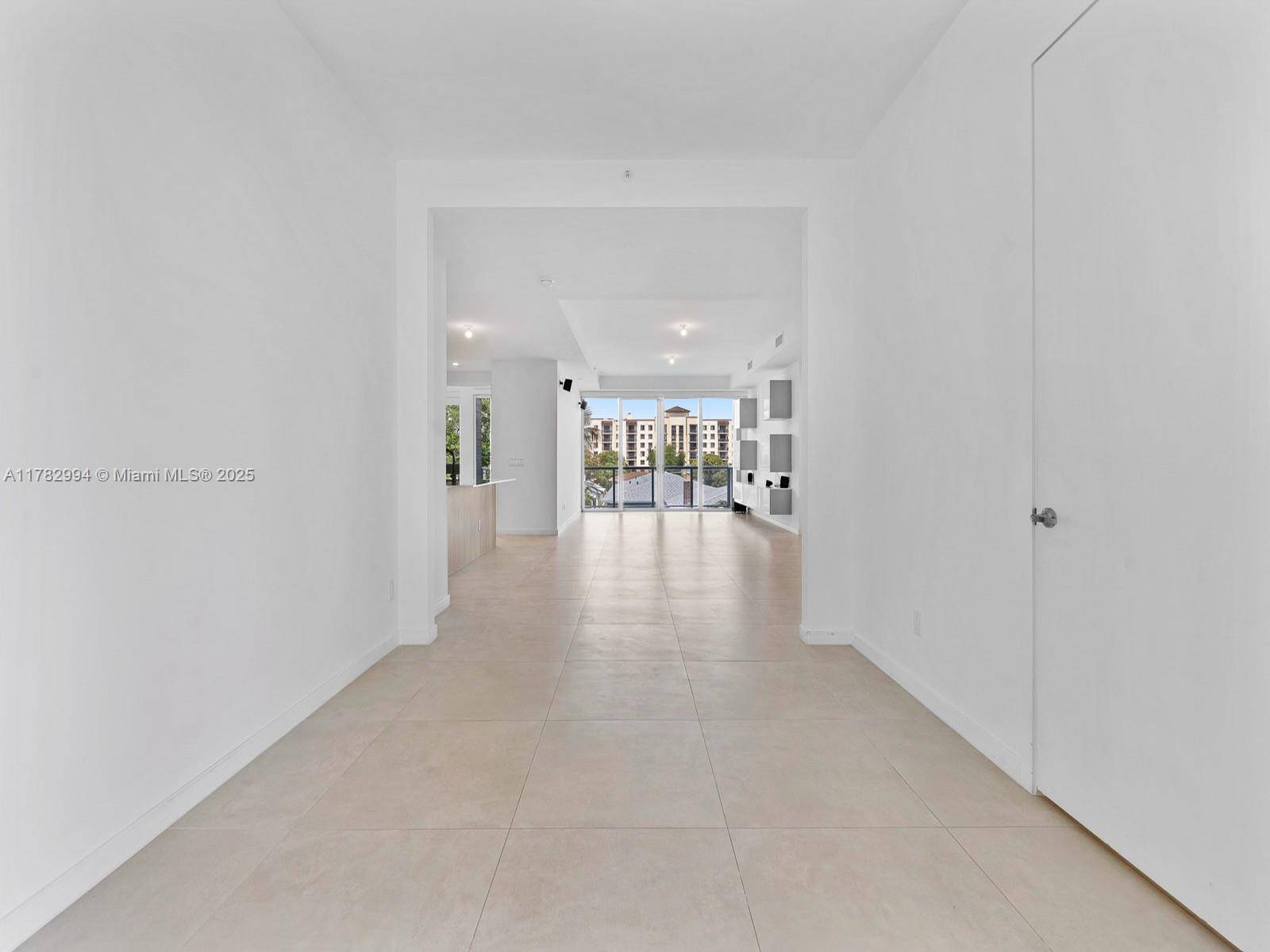 Miami, FL 33129,529 SW 11th St #303