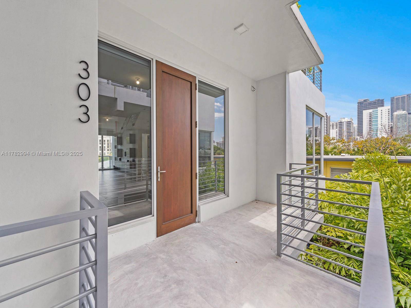 Miami, FL 33129,529 SW 11th St #303