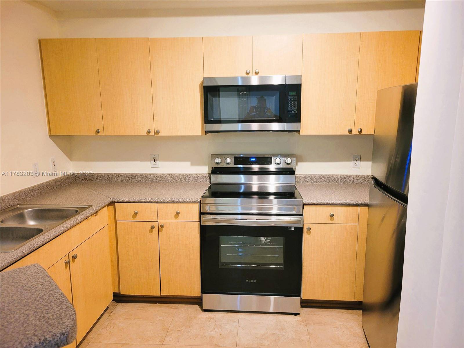 Hollywood, FL 33020,1919 Van Buren St #111A