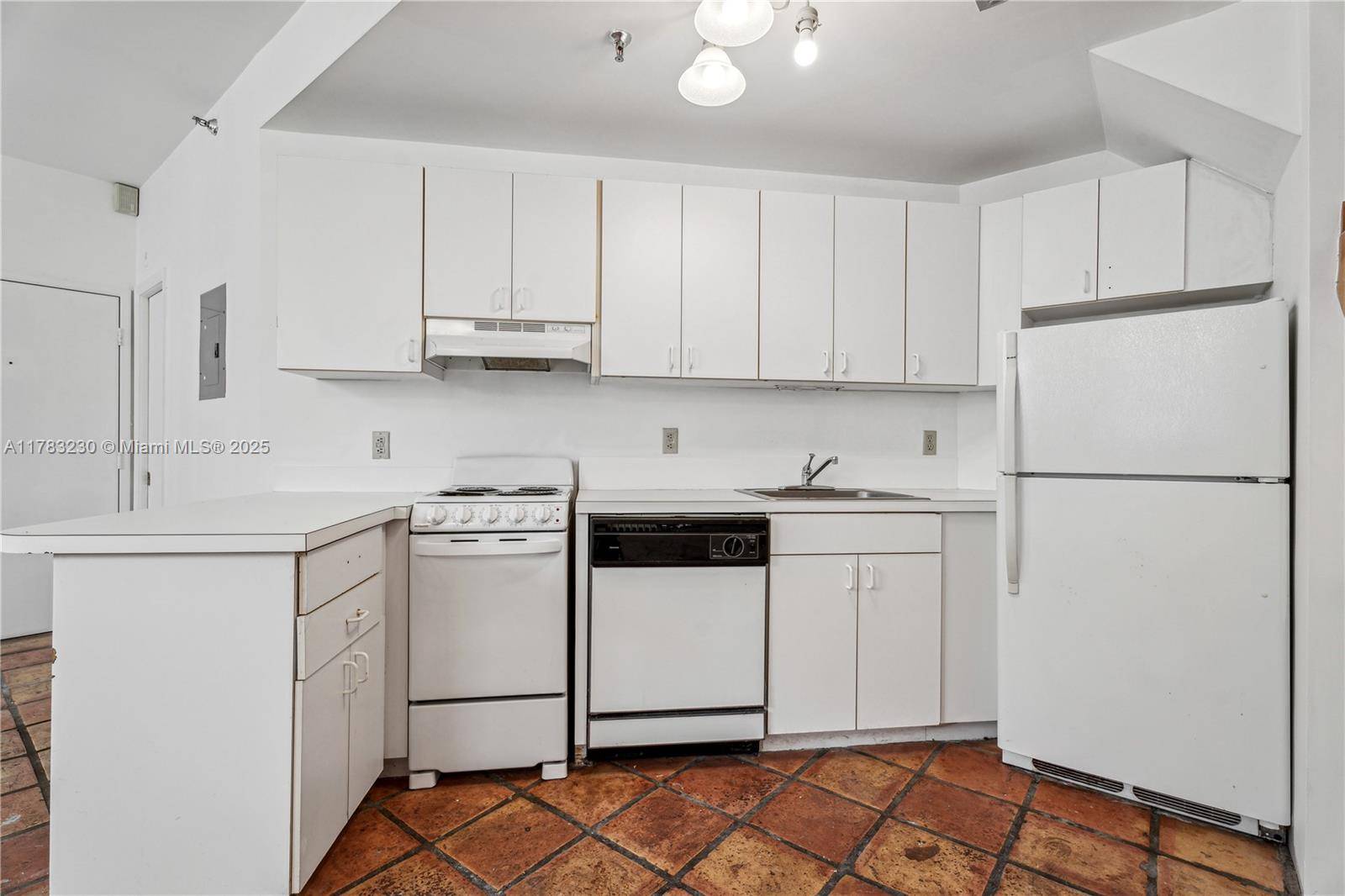 Miami Beach, FL 33139,1242 Drexel Ave #204