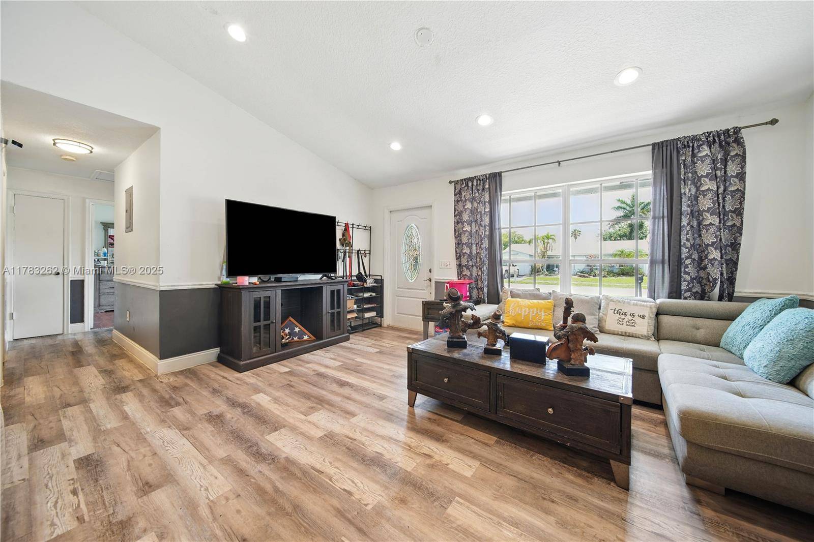 Sunrise, FL 33323,11641 NW 42nd St