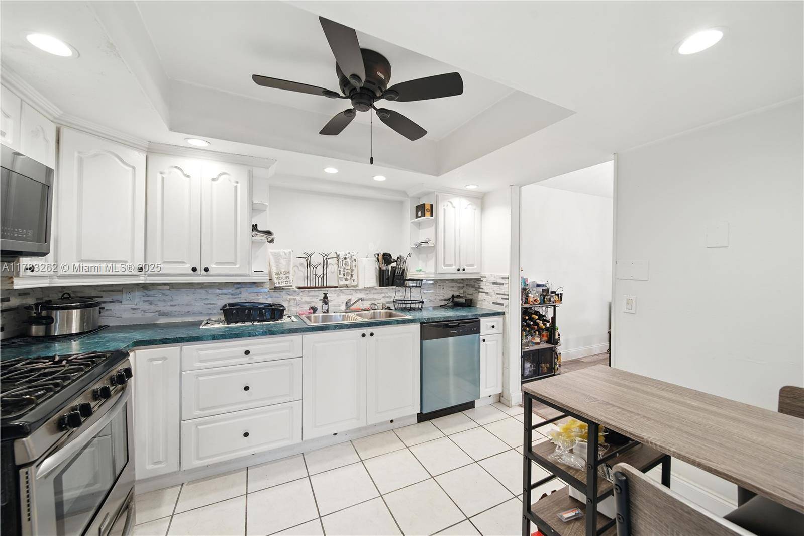 Sunrise, FL 33323,11641 NW 42nd St