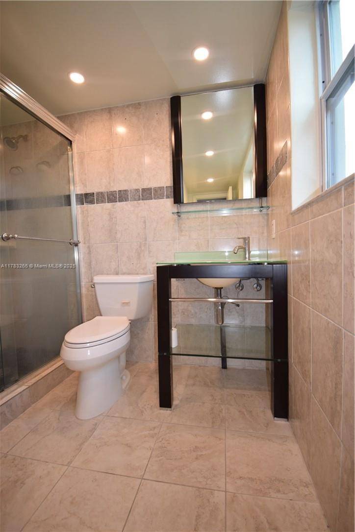 Pompano Beach, FL 33060,344 SW 1st St #1