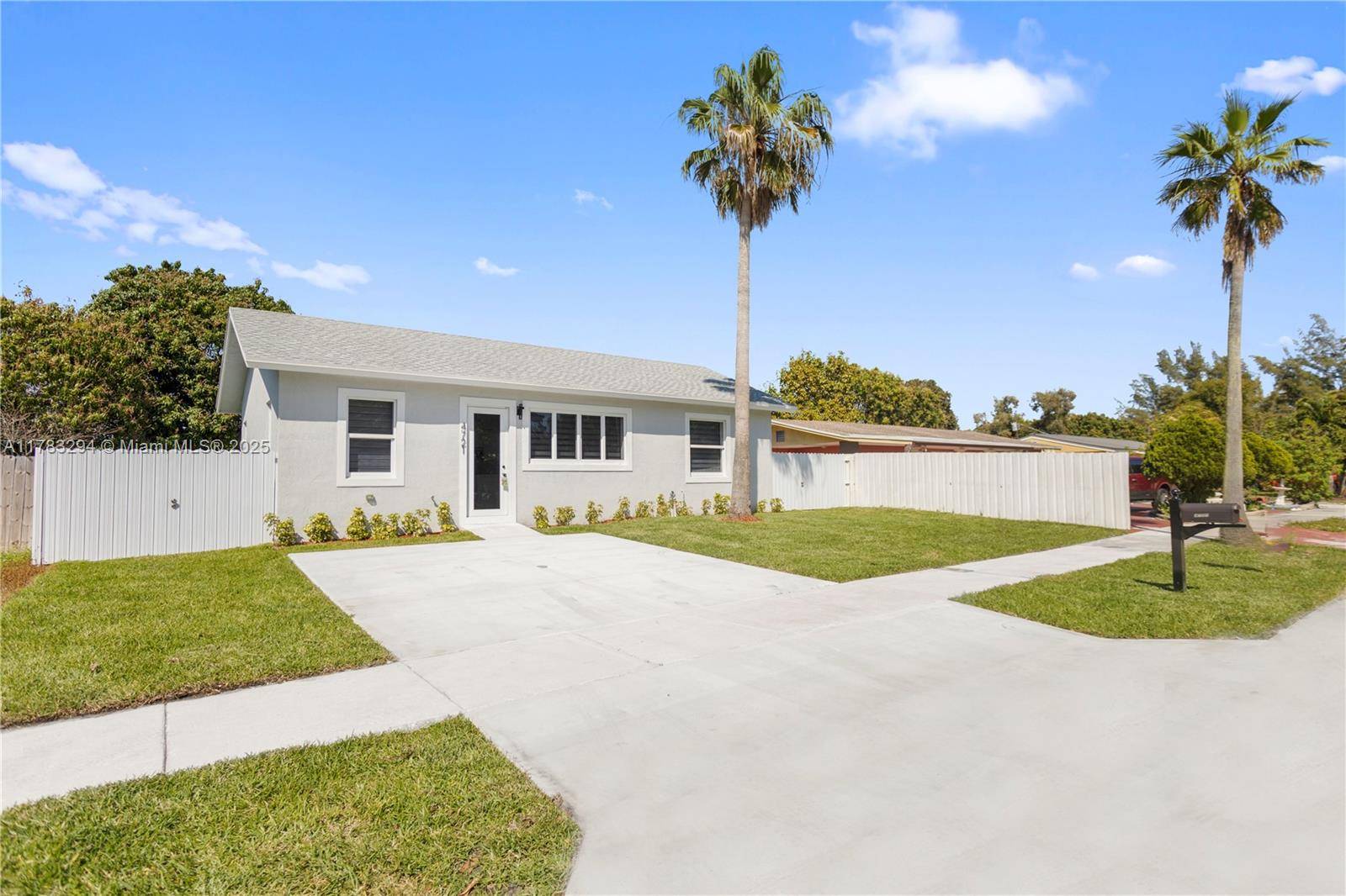 Fort Lauderdale, FL 33317,4721 SW 12th Ct