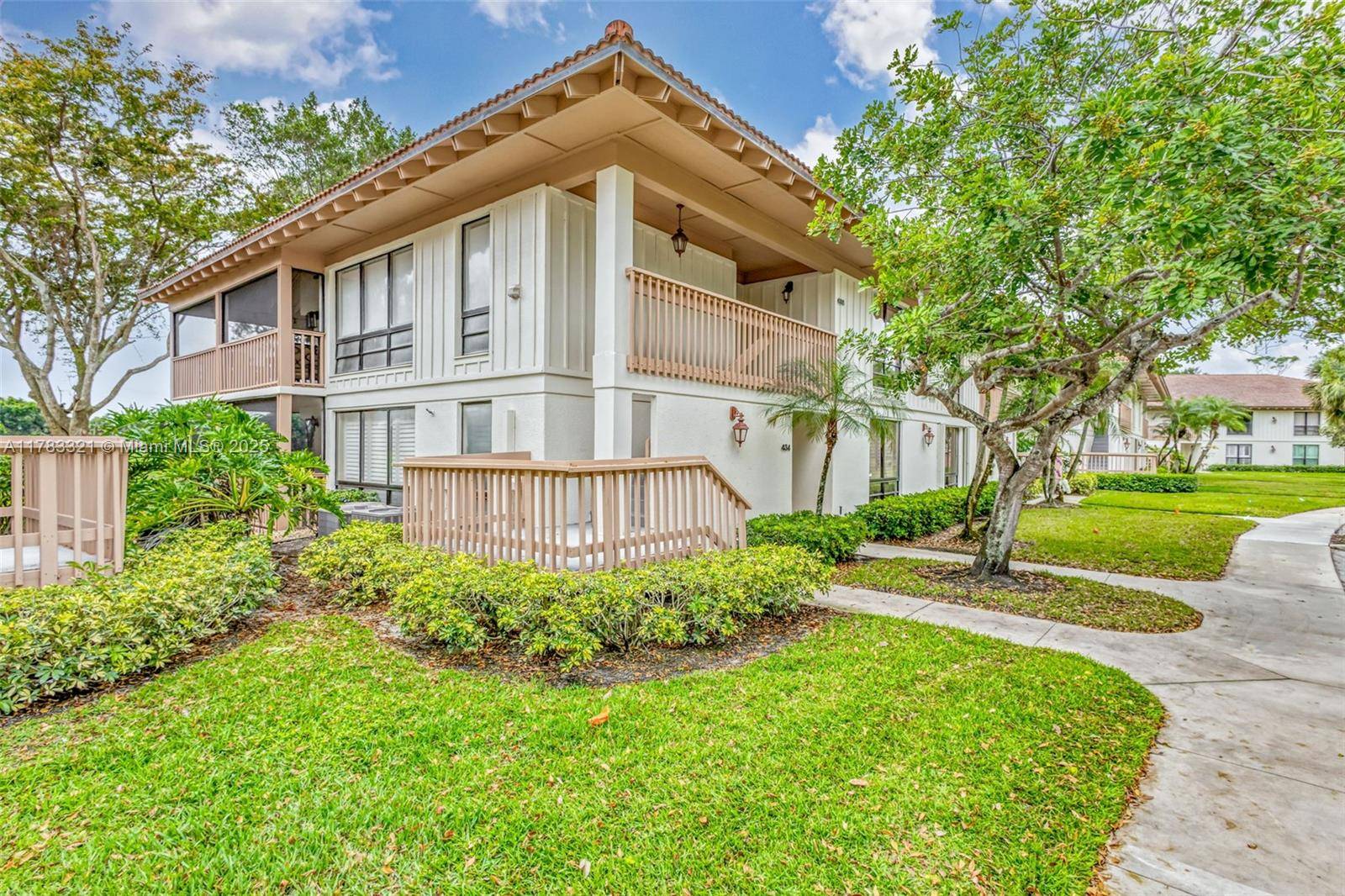 Palm Beach Gardens, FL 33418,438 S Brackenwood Ln S #438