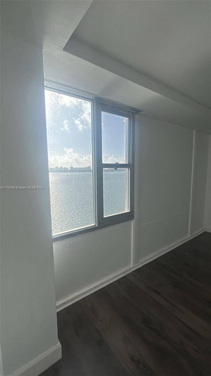 North Bay Village, FL 33141,7545 E Treasure Dr #9G