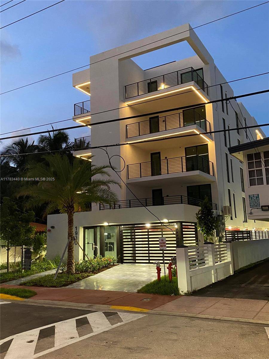 Miami Beach, FL 33141,1930 Bay Rd Third Level Un #2