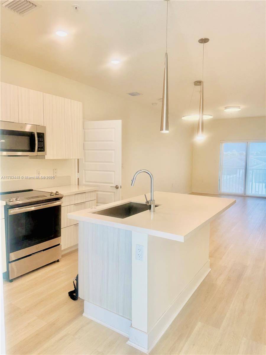 Doral, FL 33166,4700 NW 84th Ave #47