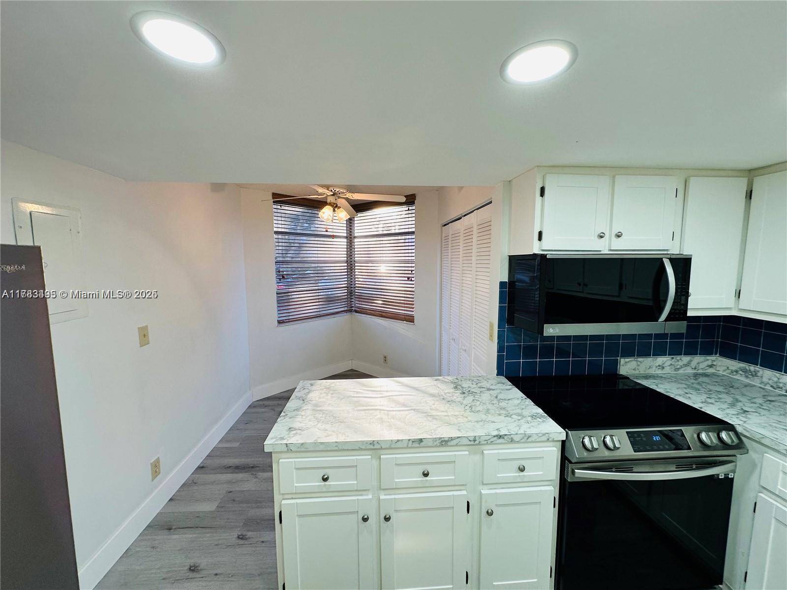 Davie, FL 33324,9501 Seagrape Dr #101