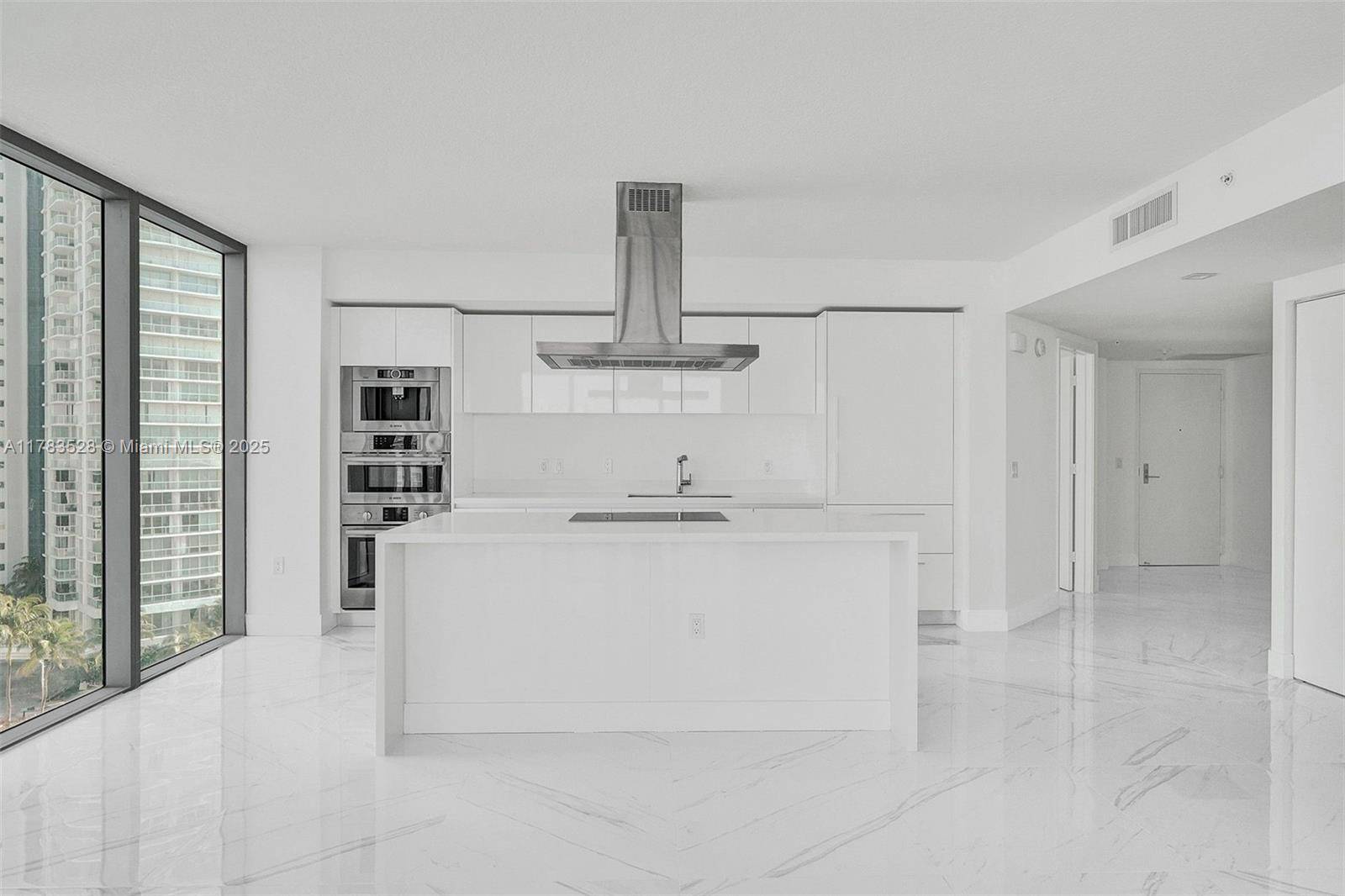 Sunny Isles Beach, FL 33160,330 Sunny Isles Blvd #5-907