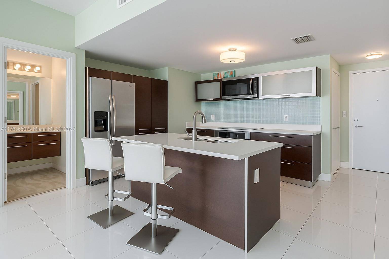 Miami, FL 33132,1900 N Bayshore Dr #2404