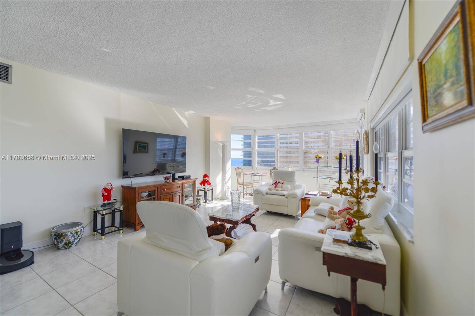 Hallandale Beach, FL 33009,1950 S Ocean Dr #17E