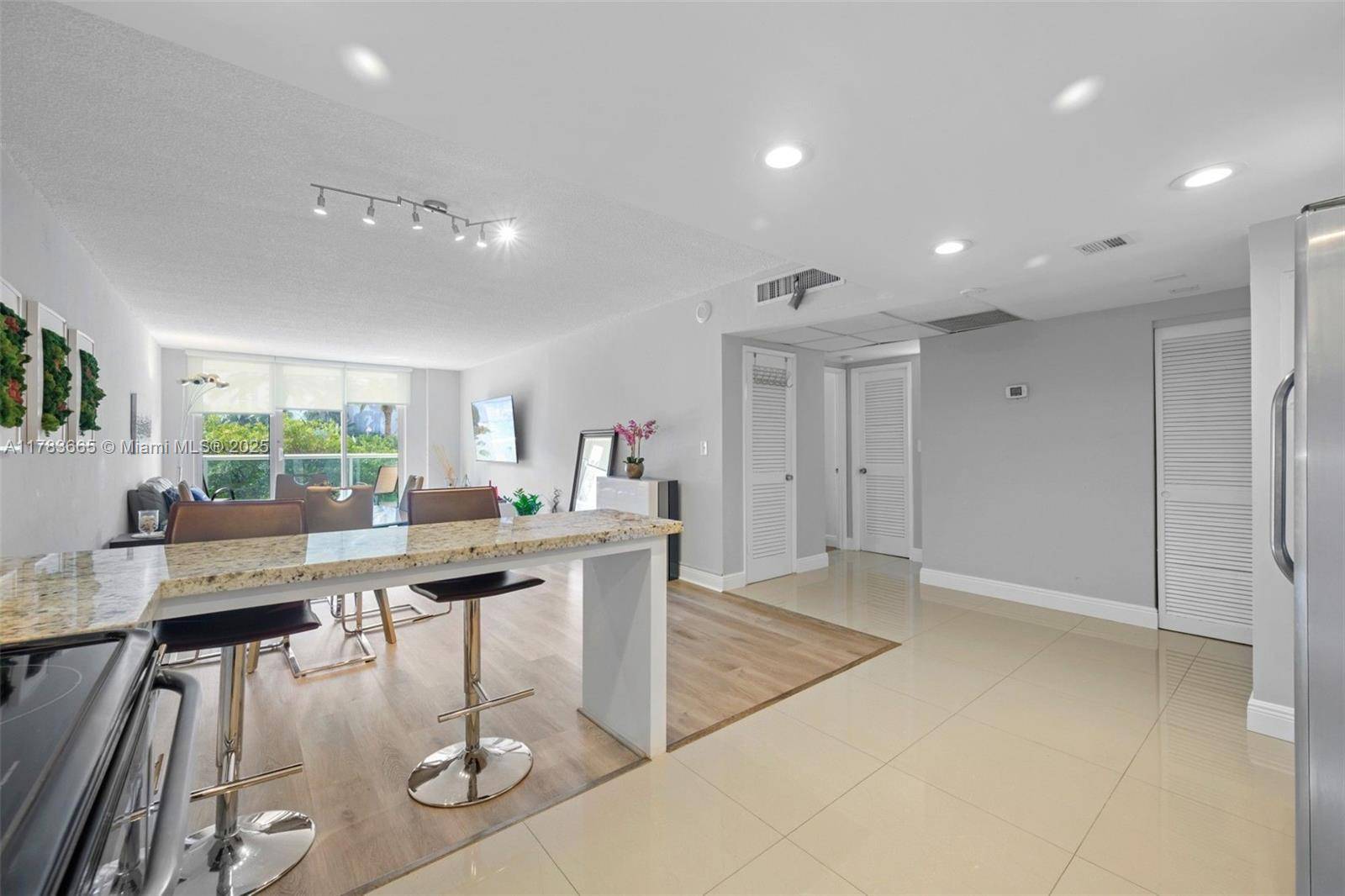 Sunny Isles Beach, FL 33160,19370 Collins Ave #225