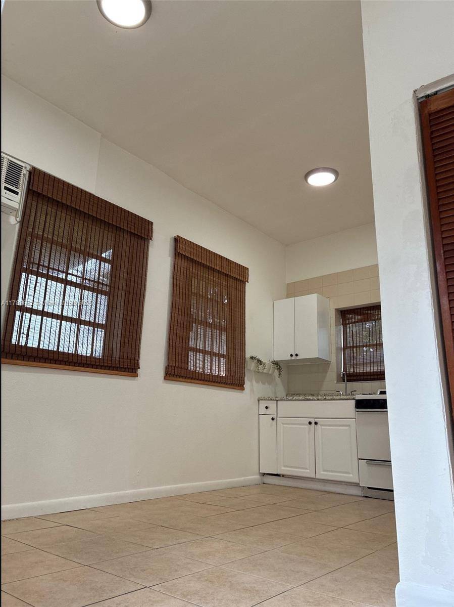 North Miami, FL 33161,242 NE 127th St #1