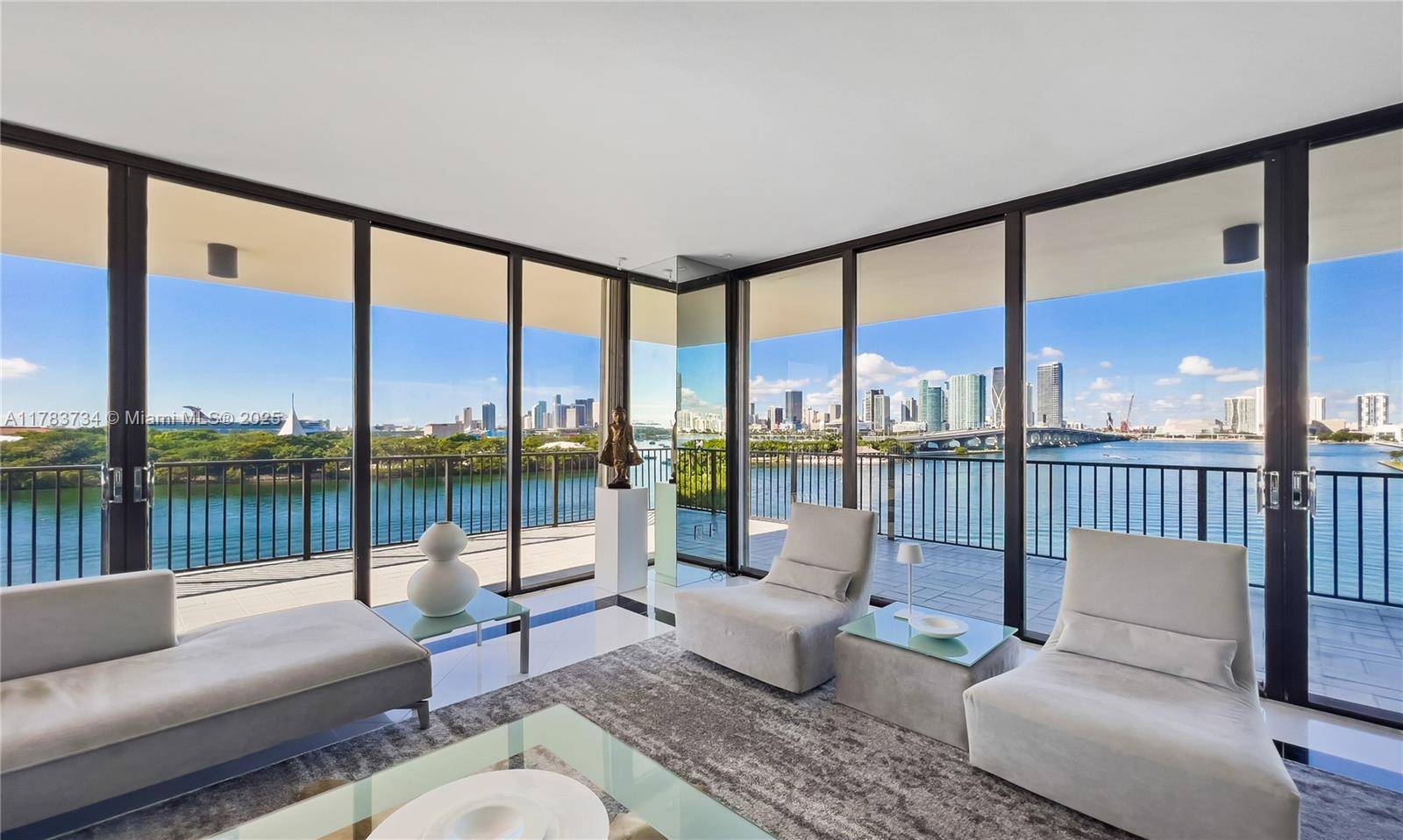 Miami, FL 33139,1000 Venetian Way #704