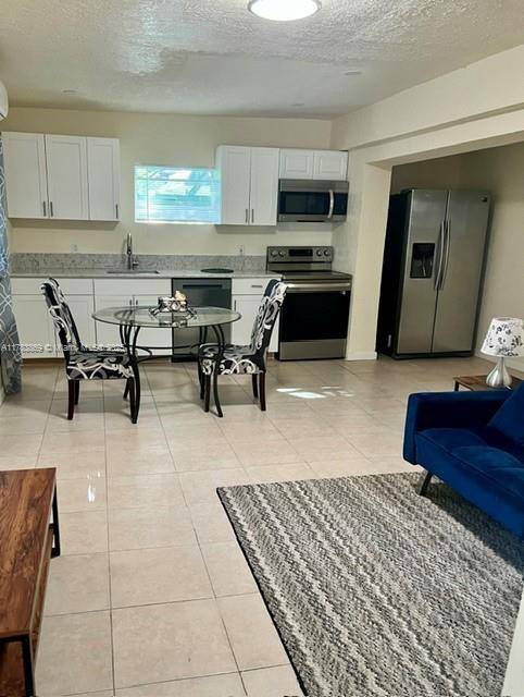 Miami, FL 33162,700 NE 164th St #3