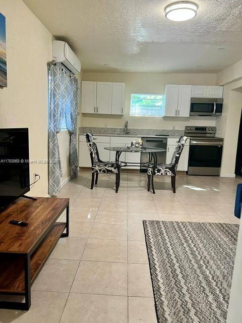 Miami, FL 33162,700 NE 164th St #3