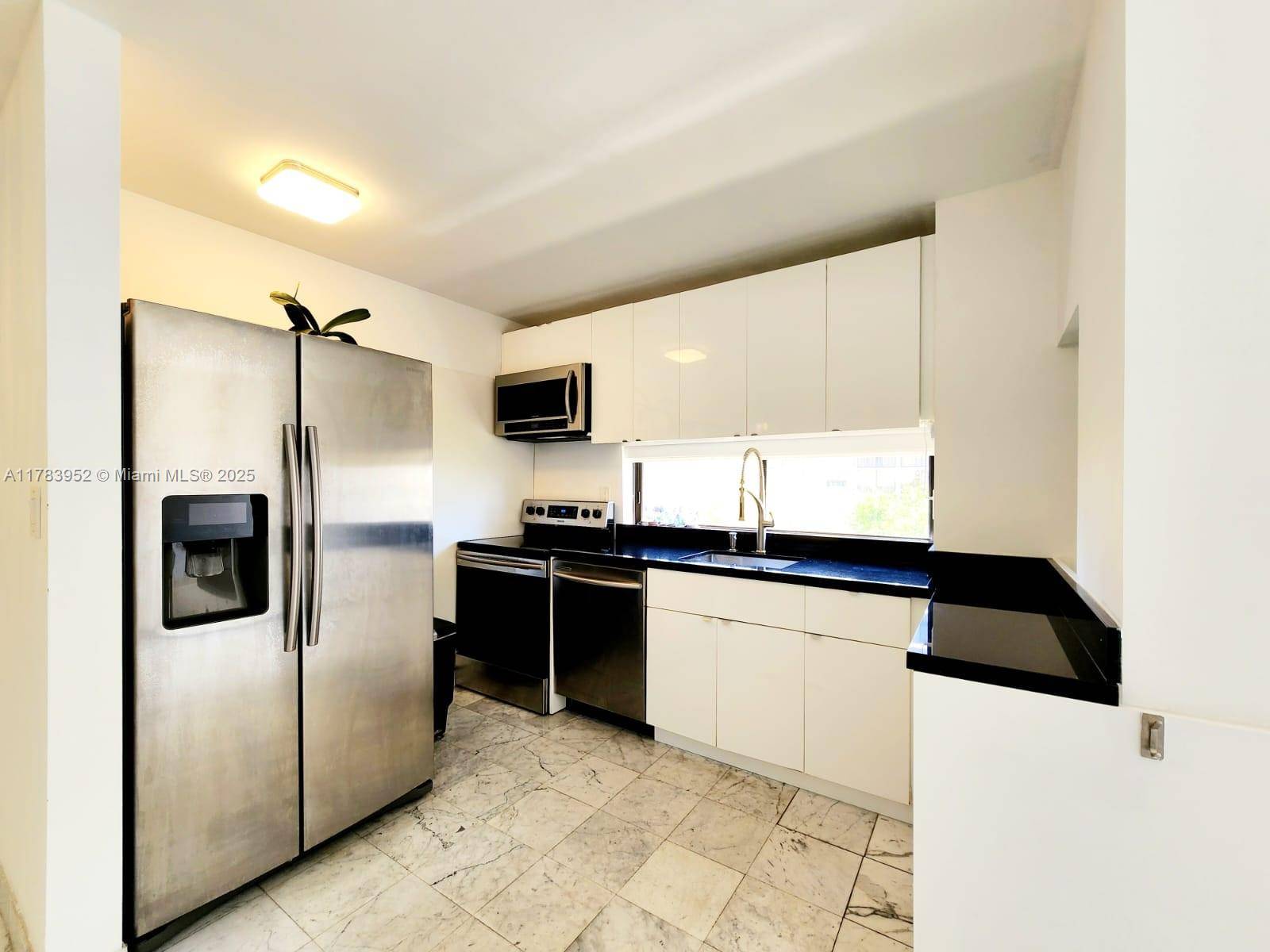Sunny Isles Beach, FL 33160,16919 N Bay Rd #521
