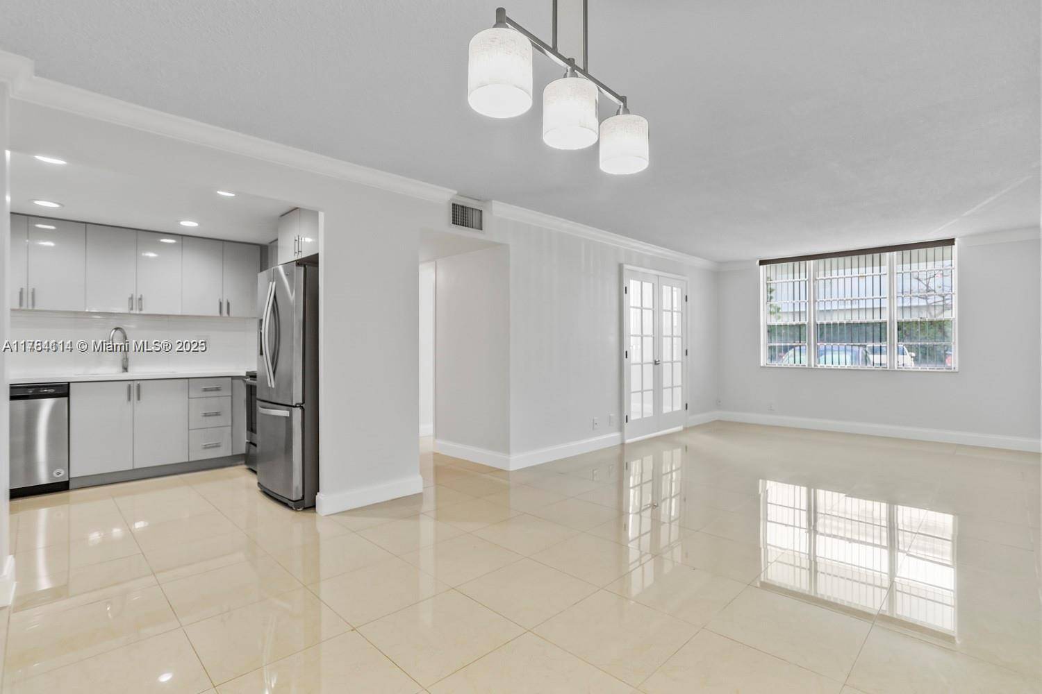 Hallandale Beach, FL 33009,1913 S Ocean Dr #121