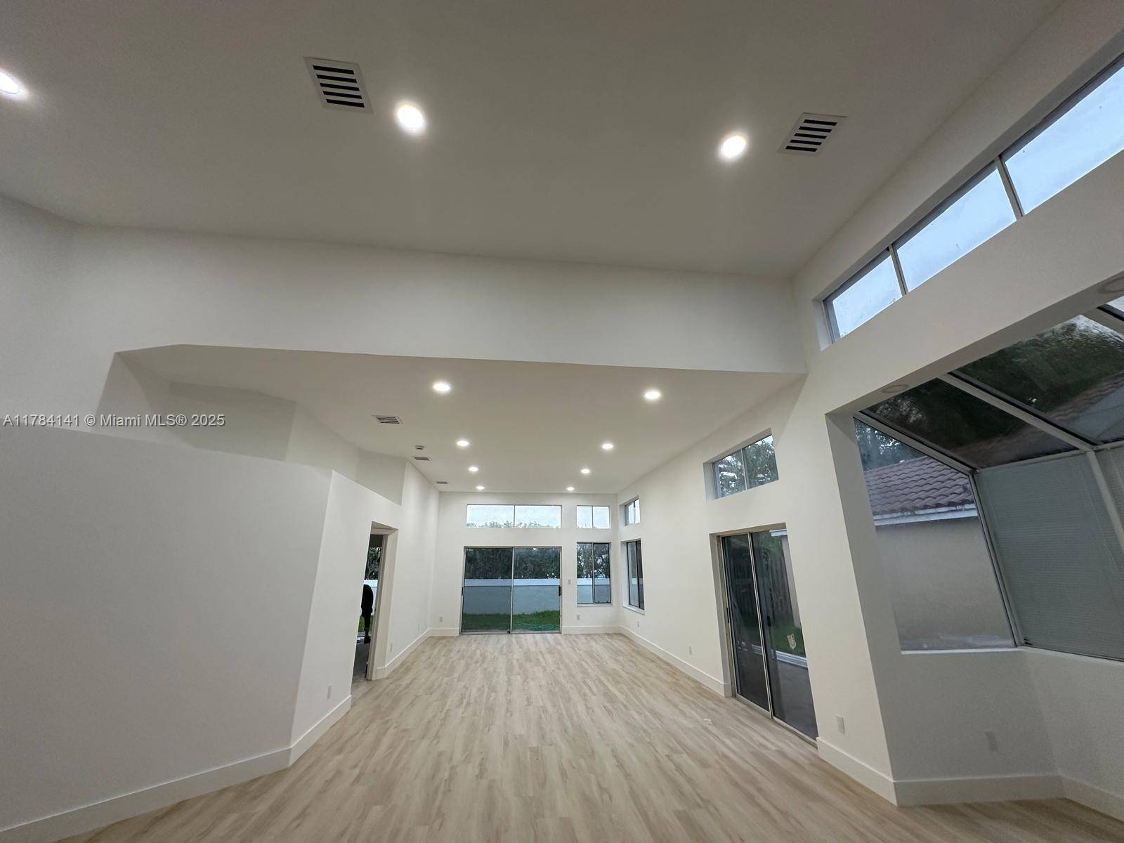 Plantation, FL 33324,10061 NW 5th St