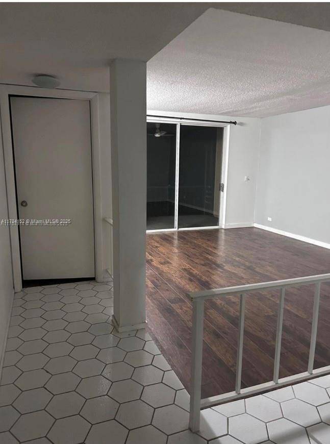 Lauderhill, FL 33319,3720 Inverrary Dr #3C