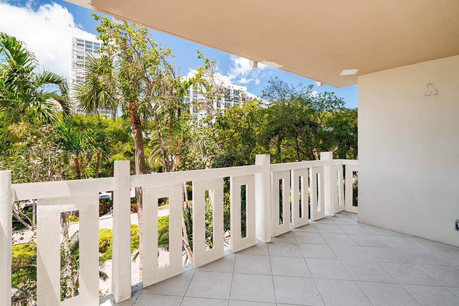 Key Biscayne, FL 33149,1121 Crandon Blvd #F206