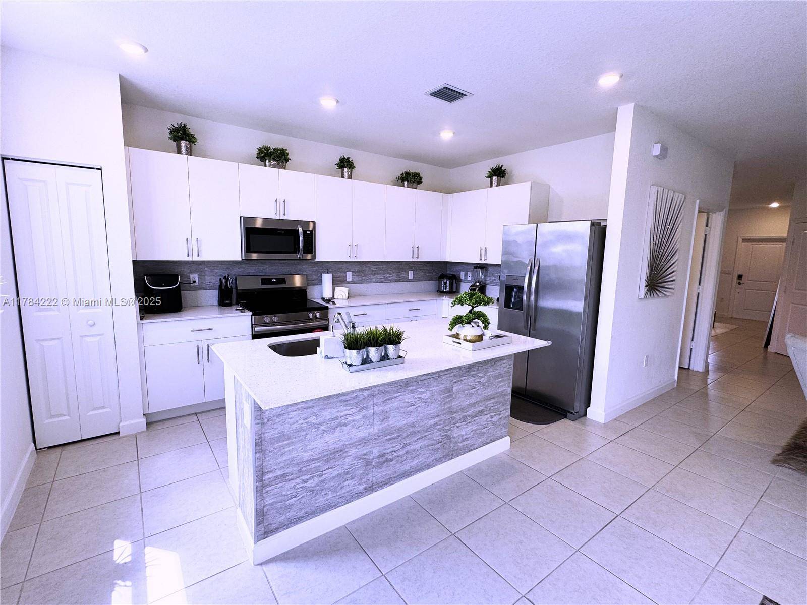 Lauderhill, FL 33313,5534 NW 27th Pl #1